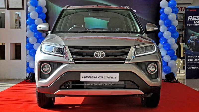 В Россию привезли новый аналогичный автомобиль Toyota Creta сколько это стоит