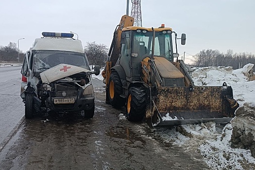 В Чувашской области в результате ДТП с машиной скорой помощи пострадали двое медиков