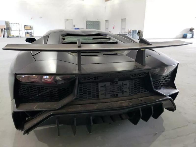 Этот Lamborghini Aventador получит задний привод и механическую КПП