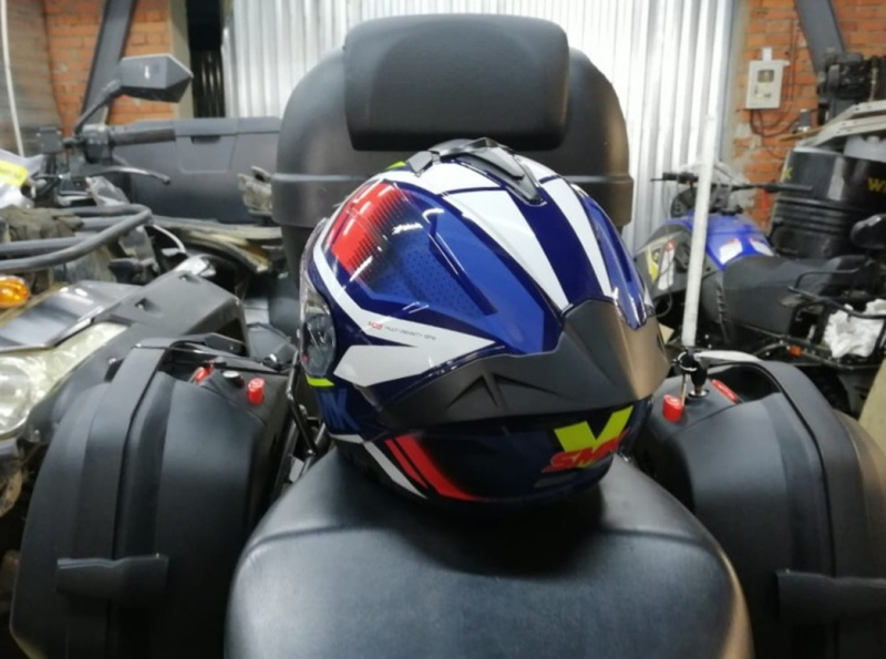 Шлемы и другое снаряжение для безопасной езды на мотоцикле